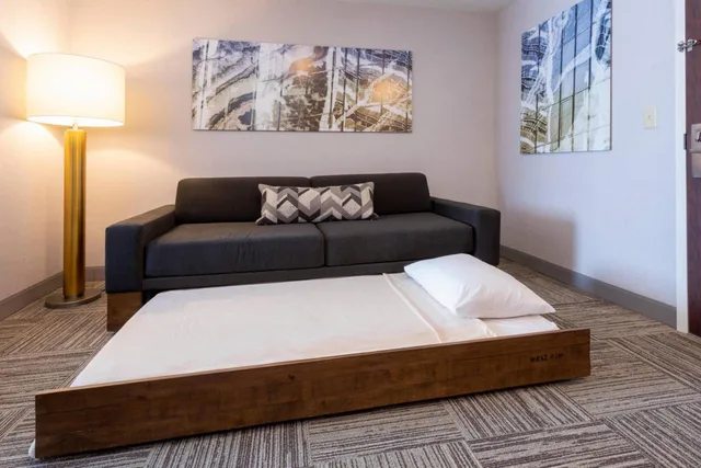 جناح بسرير كينج مع سرير سحّاب إضافي لذوي الإعاقة، SpringHill Suites by Marriott Minneapolis Maple Grove/Arbor Lakes 4/10