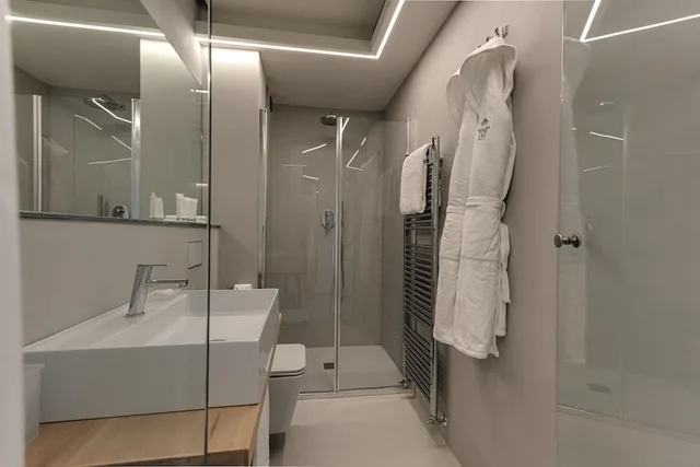 غرفة ديلوكس بسرير مزدوج وسرير فردي، Augustus Hotel and Resort 4/4