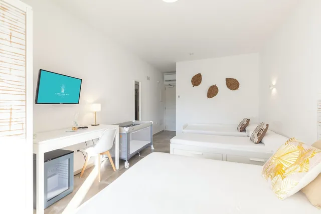 غرفة كلاسيكية رباعية بسرير مزدوج وسريرين منفصلين، S Arena Beach 4/8