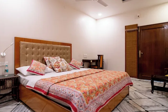 Deluxe, King Bed, No Window، All Seasons Homestay 1/3