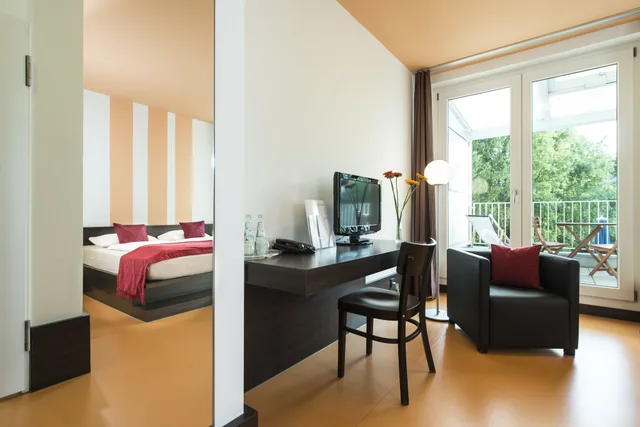 غرفة بسرير مزدوج بإطلالة على الحديقة بشرفة، TOP EMBRACE Hotel Grenzfal 3/4