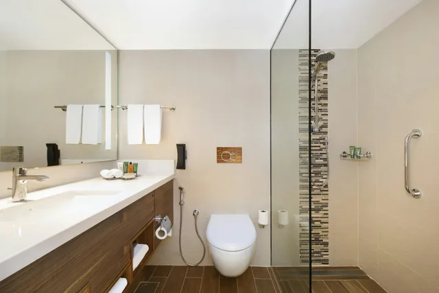 غرفة بسرير كينج، Hilton Garden Inn Ras Al Khaimah 2/3