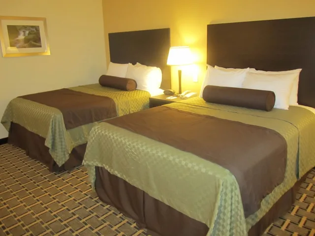 غرفة قياسية بسريرين كوين لذوي الإعاقة، Best Western Plus the Inn And Suites At the Falls 2/3