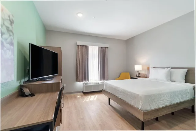 غرفة بسرير كوين لذوي الإعاقة، ECHO Suites Extended Stay by Wyndham Houston Katy West 1/5