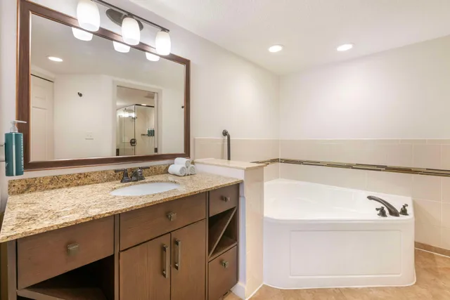 1 Bedroom, Suite, King Bed, Balcony, Hilton Vacation Club Aqua Sol Orlando West 2/2