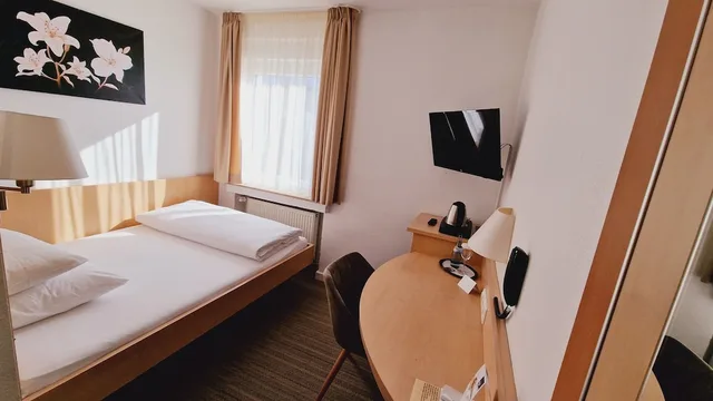 غرفة مفردة بسرير فردي، Hotel Garni Metzingen 2/4