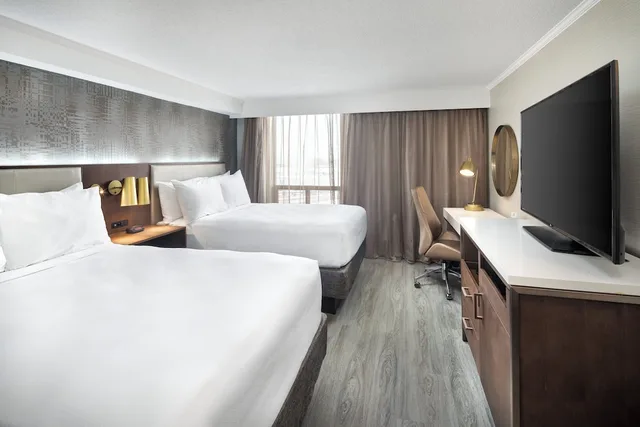 غرفة قياسية بسرير فردي، Crowne Plaza Toronto Airport 2/9