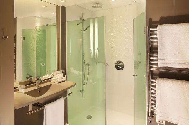 Chambre Double Deluxe، Oceania L Univers Tours 2/3
