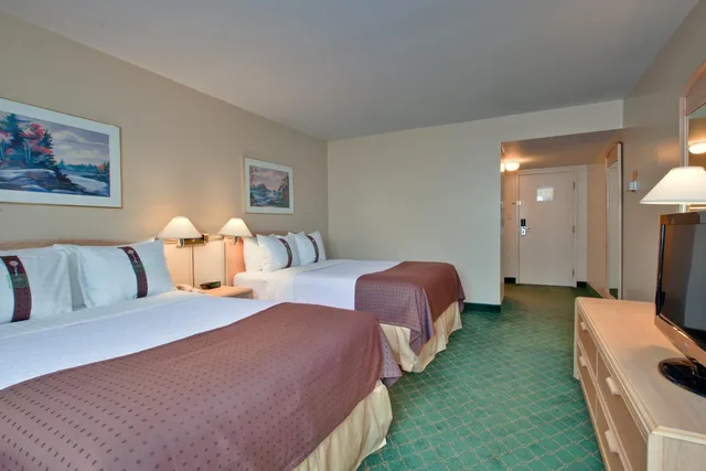 غرفة بسرير كينج وسريرين كوين، Days Inn Stephenville 2/10
