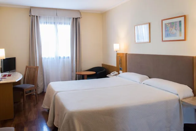 غرفة بسرير مزدوج أو سريرين منفصلين، Hotel Inglaterra 6/10