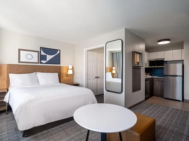 استوديو بسرير كوين بإطلالة على النهر، STAYBRIDGE SUITES ROCHESTER - UNIVERSITY 1/3