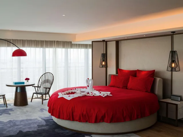 Deluxe, Suite, King Bed, Lake or Park View, Lounge Access، Pullman Zhouzhuang 3/6