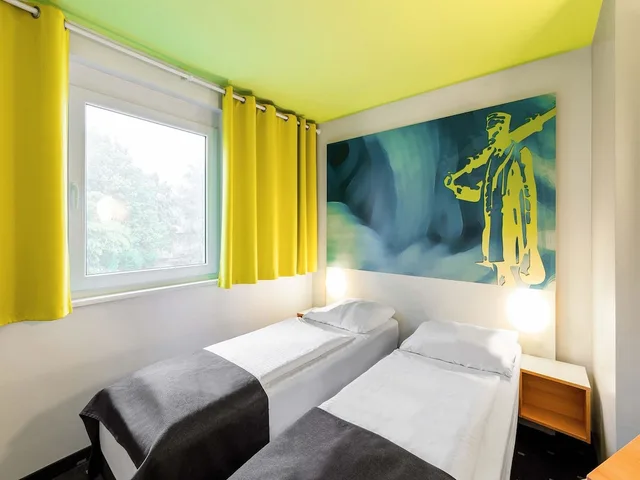 Room, Twin Beds, B&B Hotel Krefeld 1/7