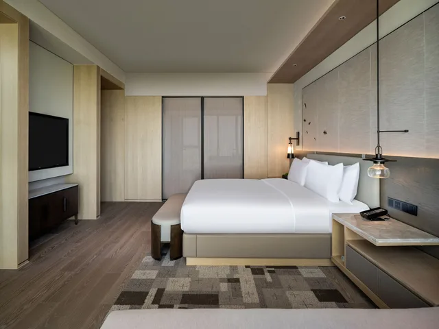 1 Bedroom, Club, Suite, King Bed, City View, Liyang Marriott Hotel 2/3