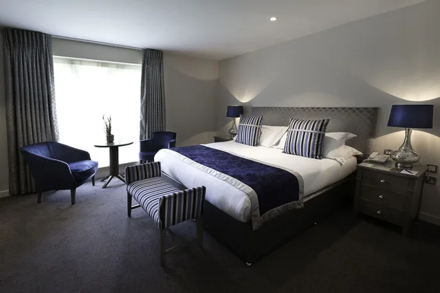 غرفة سوبيريور بسريرين منفصلين، Sandford Springs Hotel & Golf Club 1/2