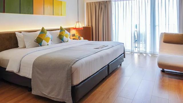 Glow, Penthouse, Suite, King and Twin Beds, Balcony، The Lantern Resorts Patong Phuket 5/9