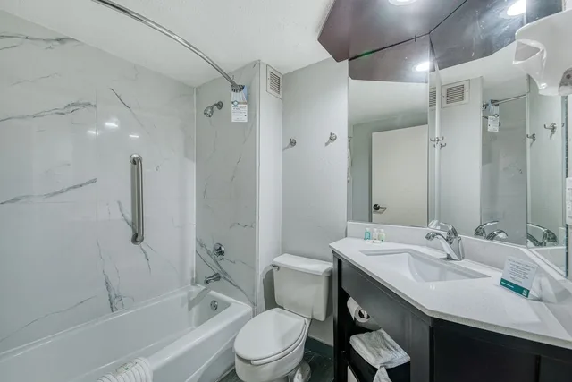 جناح بسرير كينج للمدخنين، Quality Inn and Suites North Little Rock 6/6