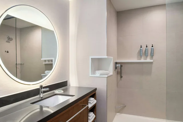 جناح بسرير كينج مع أريكة لذوي الإعاقة، Courtyard By Marriott San Bernardino Loma Linda 4/6