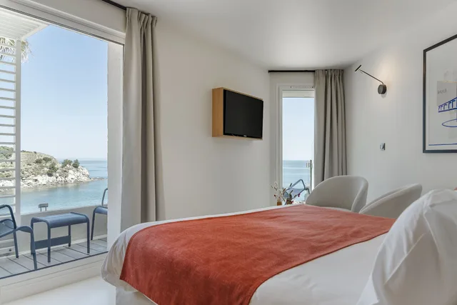 Junior Suite, King Bed, Partial Sea View, Balcony, Les Elmes Hotel Spa 1/3