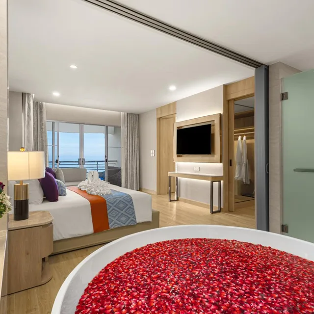 1 Bedroom, Regency, Thai, Modern, Suite، Royal Cliff Grand Hotel 3/6