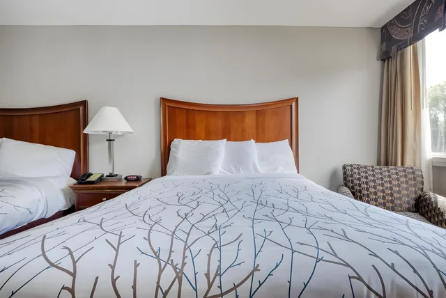غرفة رباعية بسريرين كوين لذوي الإعاقة، Gardentree Hotels Memphis East near I 40 1/1