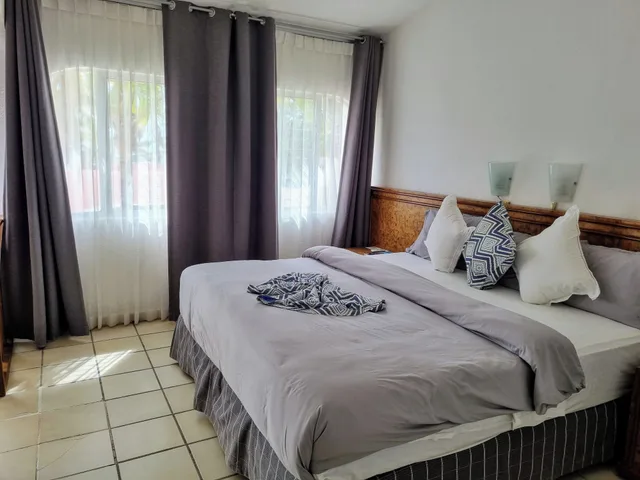 غرفة بسرير كينج بشرفة، Buena Vista Oceanfront & Hot Springs Resort 2/4