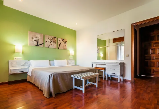 Room, Single, Twin Beds, Los Olivos 3/5