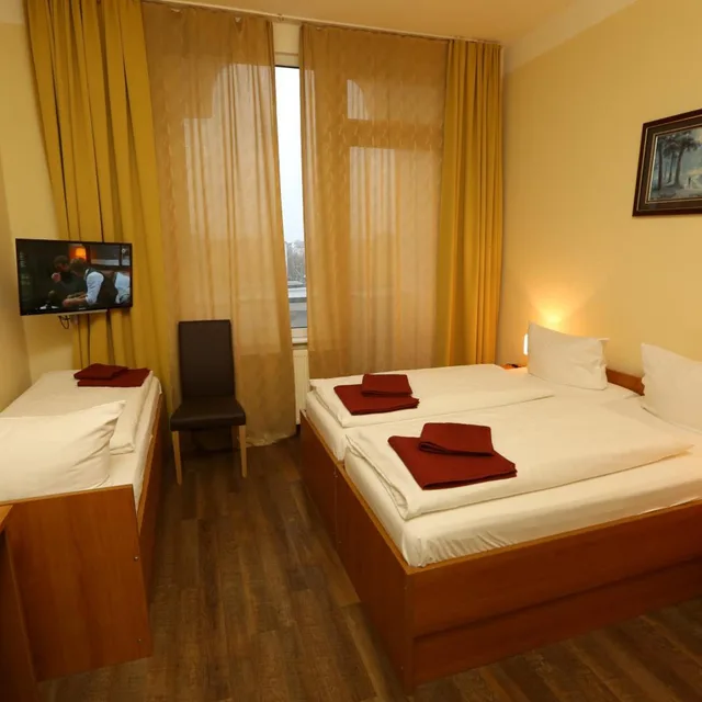 غرفة ثلاثية، Hotel Ai Koenigshof 8/10