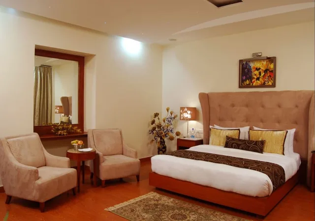 Executive, Suite, King Bed, Hk Clarks Inn Amritsar 1/4