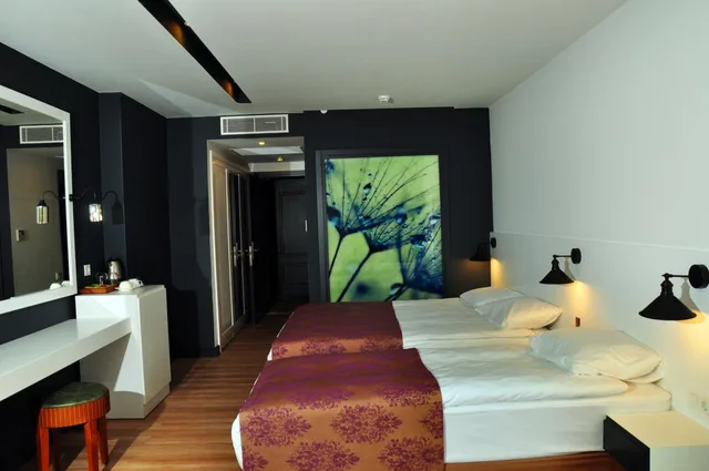 غرفة بسريرين منفصلين بإطلالة على الحديقة، Sey Beach Hotel & Spa 2/4