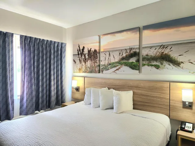 Deluxe, Suite, King Bed, Days Inn Suites By Wyndham Corpus Christi Central 3/4