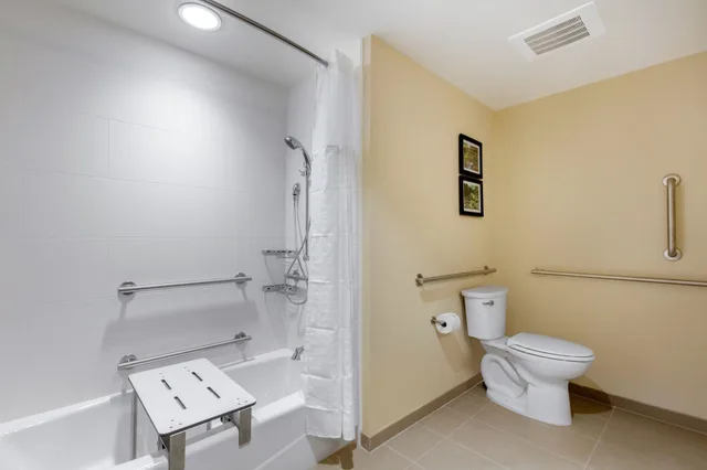 غرفة قياسية بسرير كينج، Comfort Inn & Suites At Crossplex Village 8/9