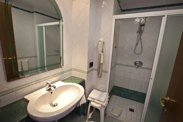 غرفة بسرير مزدوج بإطلالة على البحر، Hotel Don Felipe 3/5