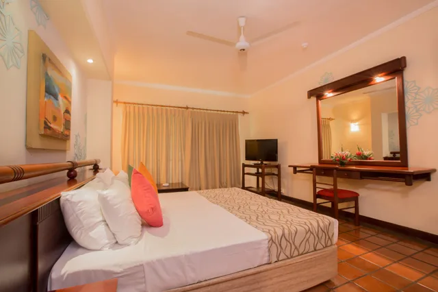 Deluxe, Twin Beds, The Palms Hotel 2/9