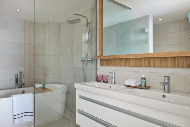2 Bedrooms, Master, the Level, Suite, King Bed، Melia Ibiza 8/9