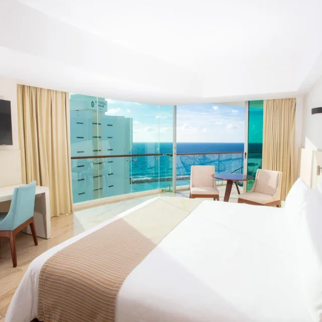 Altitude, Suite, Partial Ocean View, Corner, Altitude By Krystal Grand Punta Cancun All Inclusive 3/7