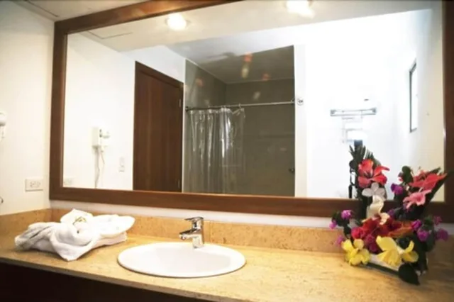 غرفة بسريرين منفصلين بإطلالة على البحر، Royal Decameron Mompiche 6/7