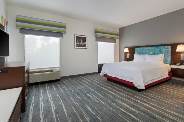 غرفة بسرير كوين لذوي الإعاقة، Hampton Inn And Suites Orlando International Drive North Fl 1/3