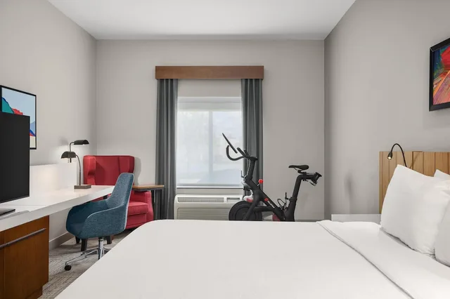غرفة بسرير كينج، Hilton Garden Inn Ames 2/3