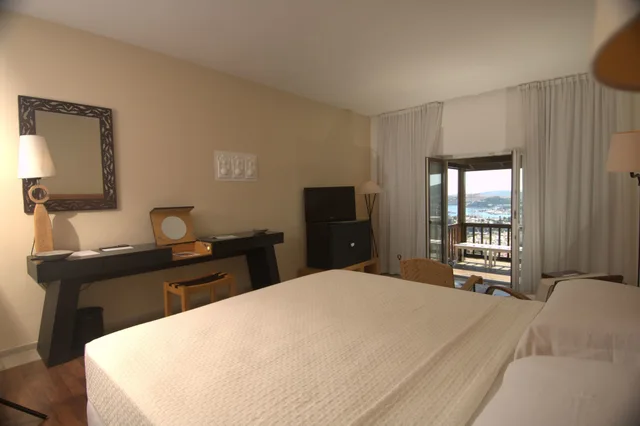 غرفة فاخرة بسرير كينج بإطلالة على البحر، The Marmara Bodrum - Adults Only 4/9