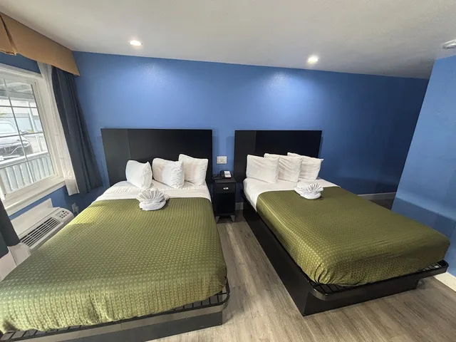 غرفة قياسية بسريرين مزدوجين، Monterey Fireplace Inn 1/5