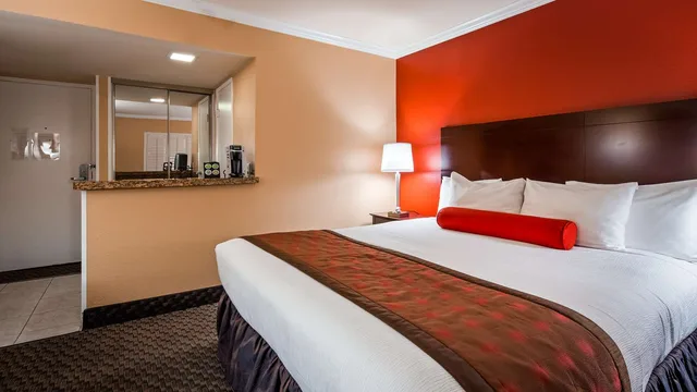 غرفة بسرير كينج، Best Western Plus Casino Royale–Center Strip 1/5