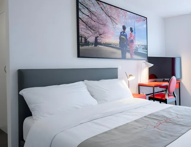 Superior, Queen Bed, The Freddie Mercury Hotel 1/1
