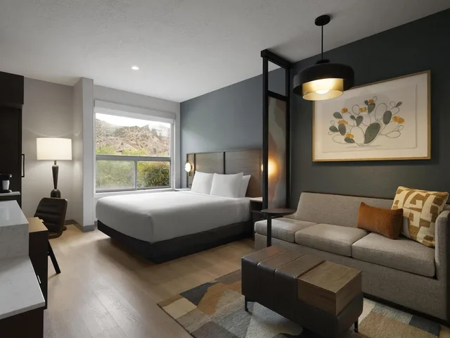 غرفة بسرير كينج مع أريكة، Hyatt Place Springdale/Zion National Park 1/3