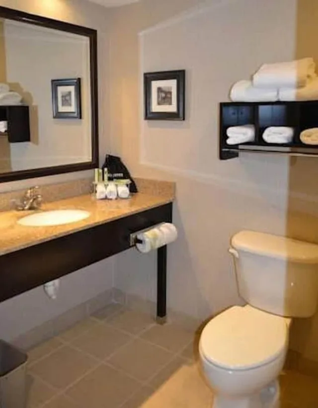 غرفة قياسية بسرير مزدوج، Holiday Inn Express Biddeford 6/7