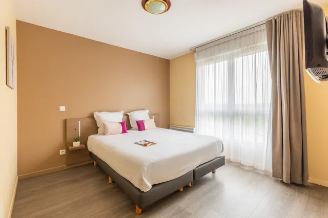 شقة بسريرين منفصلين بغرفتي نوم مع أريكة، Hotel Residence Zenitude Magny Les Hameaux Versailles 4/10