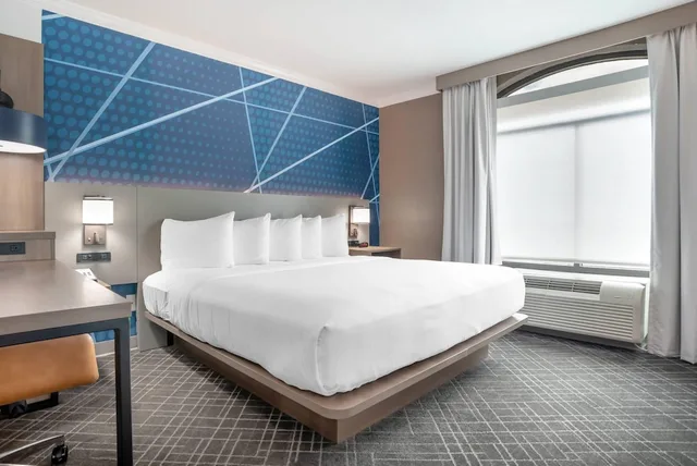 جناح بسرير كينج مع أريكة، Comfort Inn & Suites New Orleans Airport North 3/8