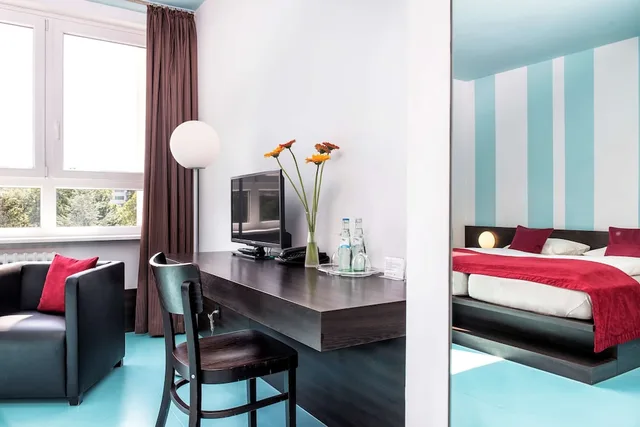 غرفة بسرير مزدوج بإطلالة على الحديقة بشرفة، TOP EMBRACE Hotel Grenzfal 2/4