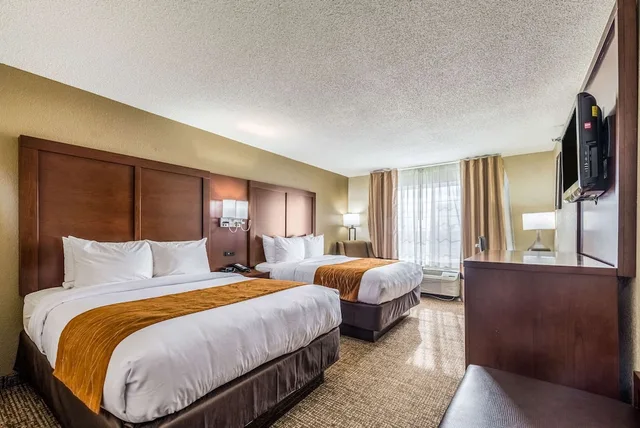 غرفة قياسية بسريرين كوين، Comfort Inn and Suites Dayton North 2/4