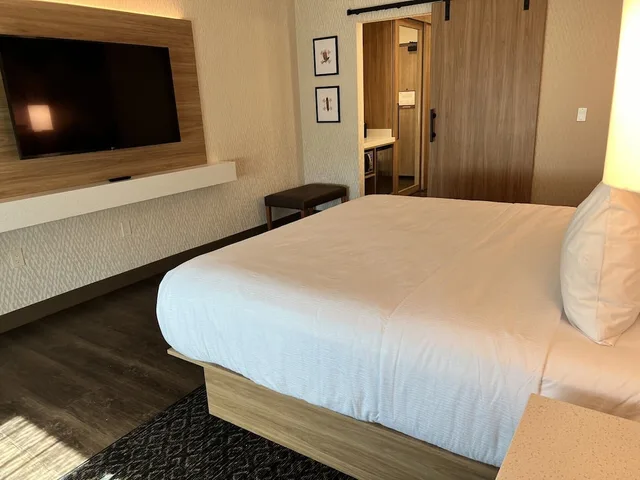 غرفة بسرير كينج، Wyndham Garden Redwood Valley/Ukiah 2/4